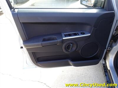 2008 Jeep Commander Sport - Photo 27 - Cincinnati, OH 45255