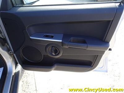 2008 Jeep Commander Sport - Photo 28 - Cincinnati, OH 45255