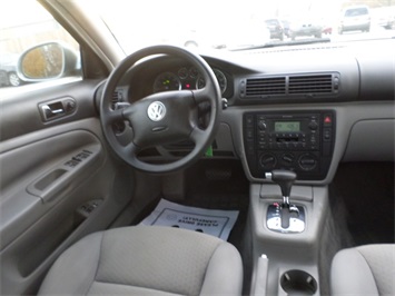 2004 Volkswagen Passat GLS   - Photo 7 - Cincinnati, OH 45255