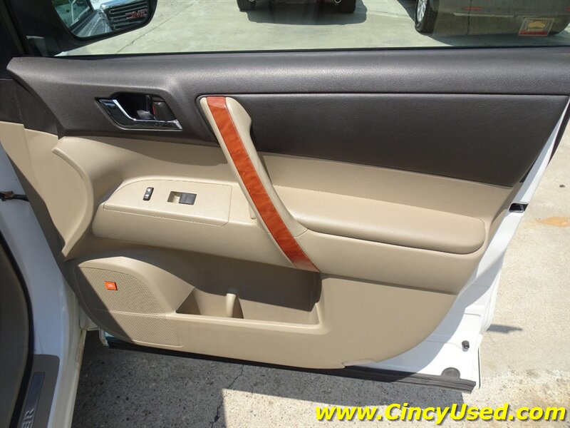 2010 Toyota Highlander Limited - Photo 29 - Cincinnati, OH 45255
