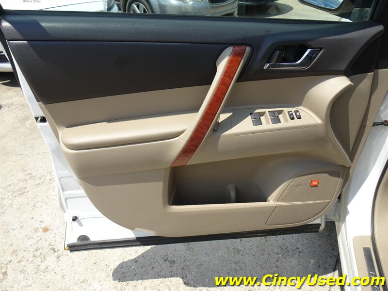 2010 Toyota Highlander Limited - Photo 28 - Cincinnati, OH 45255