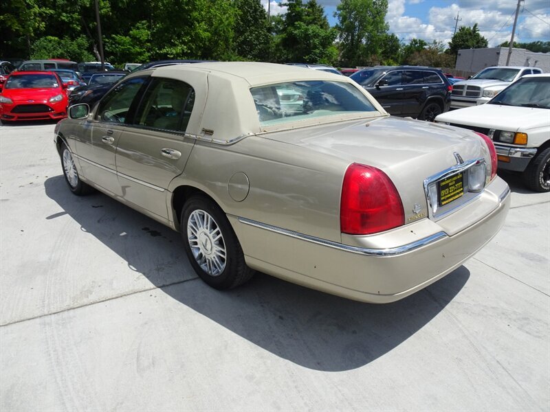 2009 Lincoln Town Car Signature Limited   - Photo 10 - Cincinnati, OH 45255