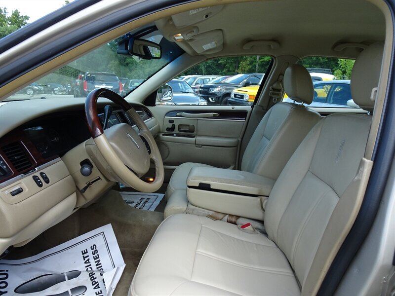2009 Lincoln Town Car Signature Limited   - Photo 39 - Cincinnati, OH 45255