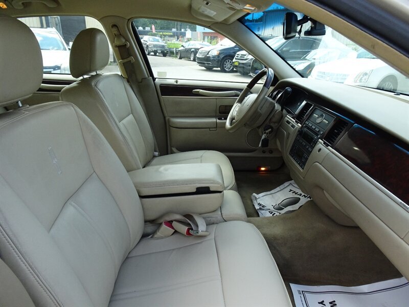 2009 Lincoln Town Car Signature Limited   - Photo 30 - Cincinnati, OH 45255