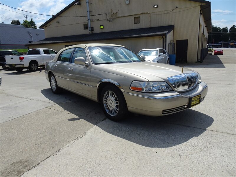 2009 Lincoln Town Car Signature Limited   - Photo 3 - Cincinnati, OH 45255