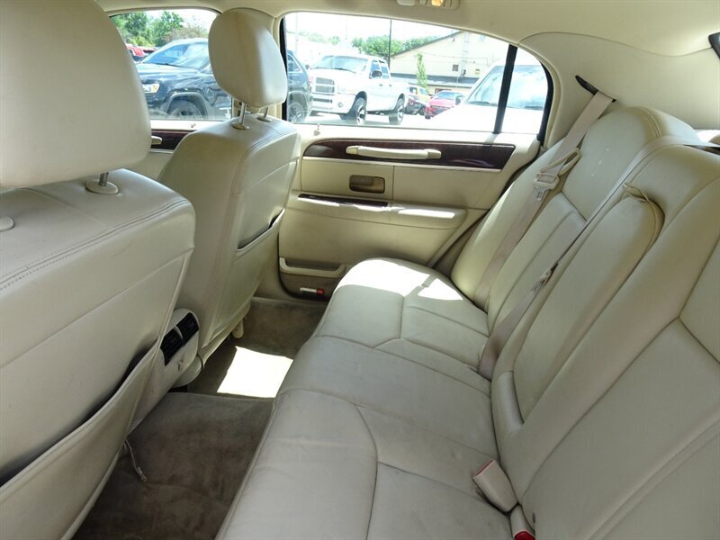 2009 Lincoln Town Car Signature Limited   - Photo 44 - Cincinnati, OH 45255