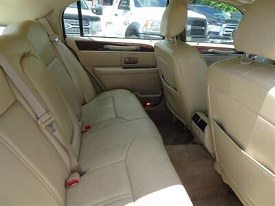 2009 Lincoln Town Car Signature Limited   - Photo 28 - Cincinnati, OH 45255