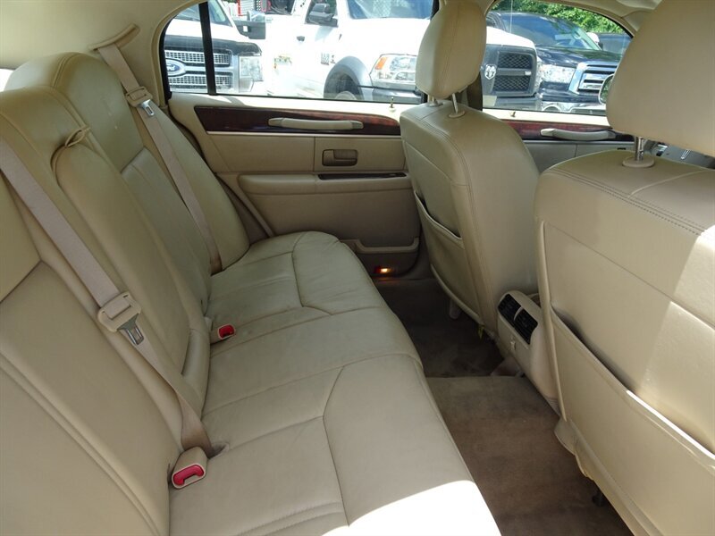 2009 Lincoln Town Car Signature Limited   - Photo 28 - Cincinnati, OH 45255