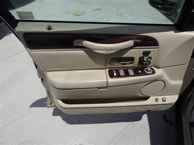 2009 Lincoln Town Car Signature Limited   - Photo 35 - Cincinnati, OH 45255