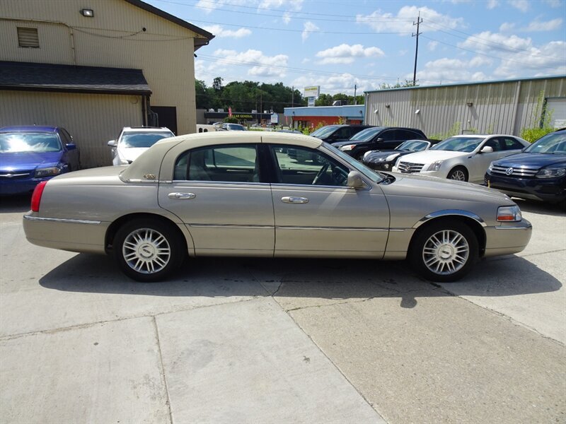 2009 Lincoln Town Car Signature Limited   - Photo 9 - Cincinnati, OH 45255