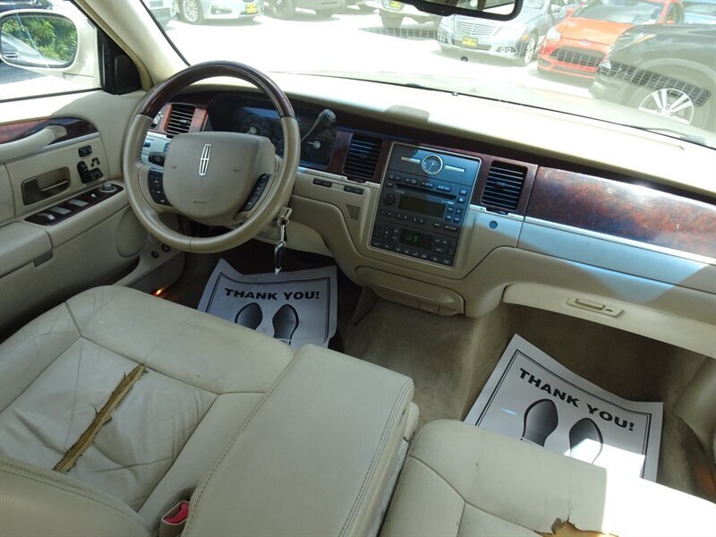 2009 Lincoln Town Car Signature Limited   - Photo 26 - Cincinnati, OH 45255