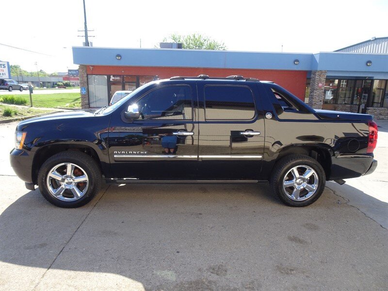 2013 Chevrolet Avalanche LTZ Black Diamond - Photo 13 - Cincinnati, OH 45255