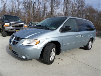 2006 Dodge Grand Caravan SXT   - Photo 11 - Cincinnati, OH 45255