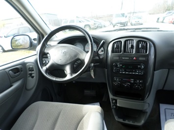 2006 Dodge Grand Caravan SXT   - Photo 14 - Cincinnati, OH 45255