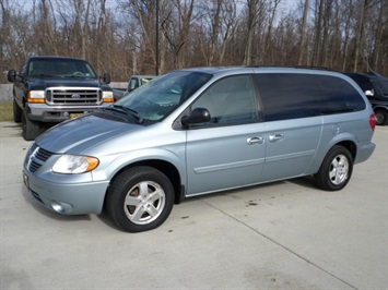 2006 Dodge Grand Caravan SXT   - Photo 3 - Cincinnati, OH 45255