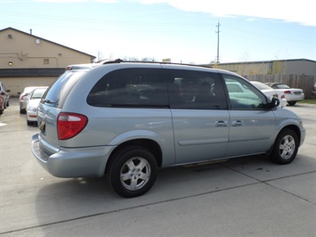 2006 Dodge Grand Caravan SXT   - Photo 6 - Cincinnati, OH 45255