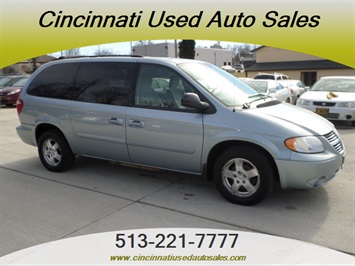 2006 Dodge Grand Caravan SXT   - Photo 1 - Cincinnati, OH 45255