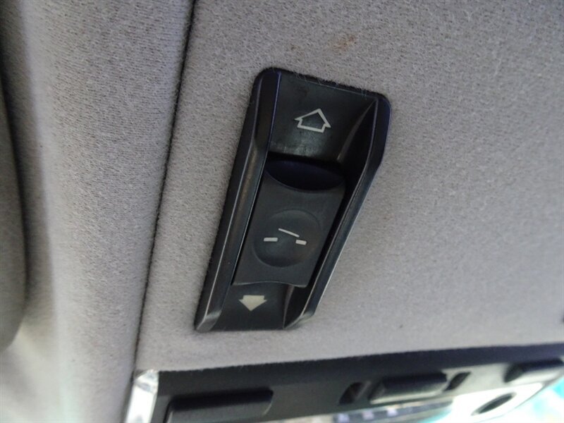 2001 BMW 3 Series 325Ci   - Photo 29 - Cincinnati, OH 45255