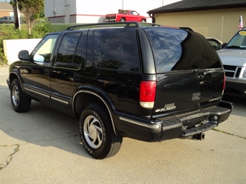 1998 Chevrolet Blazer   - Photo 4 - Cincinnati, OH 45255