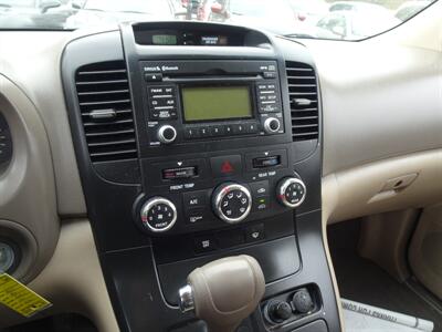 2014 Kia Sedona LX 3.5L V6 FWD - Photo 18 - Cincinnati, OH 45255