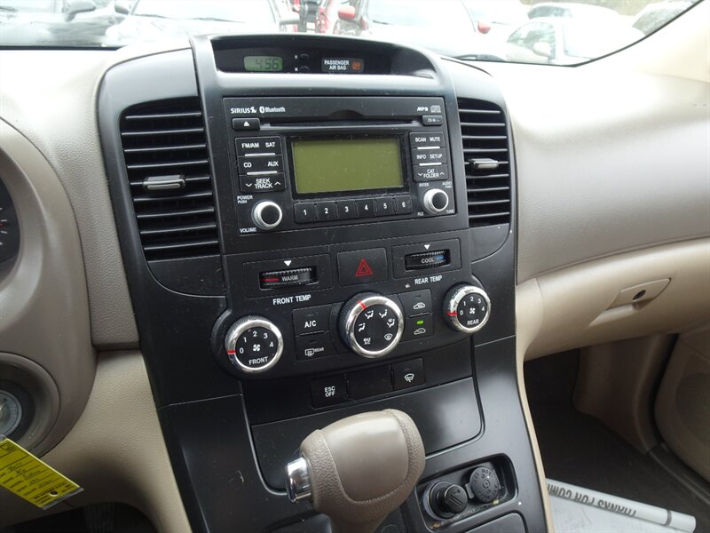 2014 Kia Sedona LX 3.5L V6 FWD - Photo 18 - Cincinnati, OH 45255