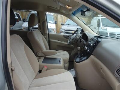 2014 Kia Sedona LX 3.5L V6 FWD - Photo 16 - Cincinnati, OH 45255