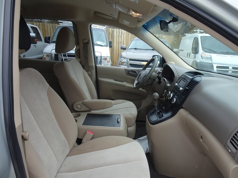 2014 Kia Sedona LX 3.5L V6 FWD - Photo 16 - Cincinnati, OH 45255