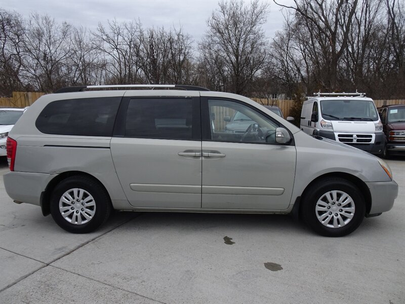2014 Kia Sedona LX 3.5L V6 FWD - Photo 5 - Cincinnati, OH 45255