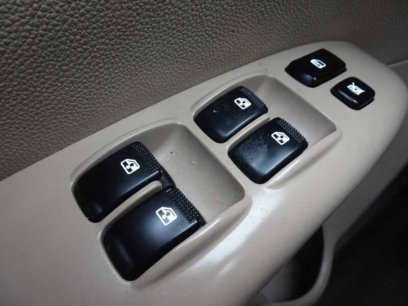 2014 Kia Sedona LX 3.5L V6 FWD - Photo 21 - Cincinnati, OH 45255