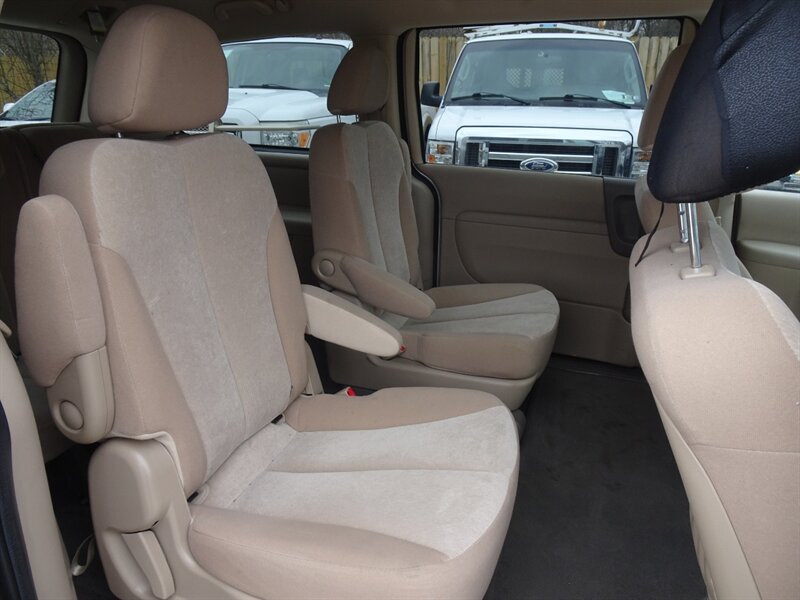 2014 Kia Sedona LX 3.5L V6 FWD - Photo 14 - Cincinnati, OH 45255