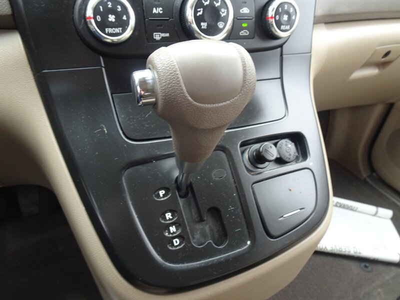 2014 Kia Sedona LX 3.5L V6 FWD - Photo 17 - Cincinnati, OH 45255