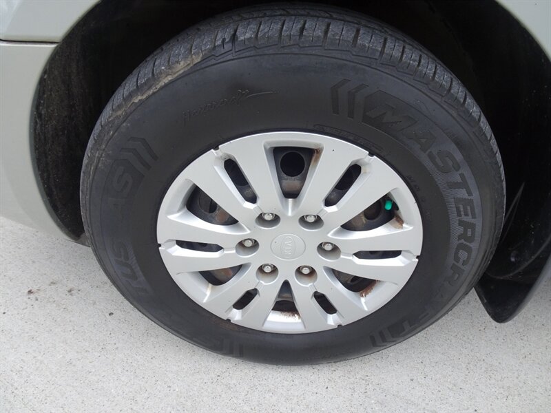 2014 Kia Sedona LX 3.5L V6 FWD - Photo 29 - Cincinnati, OH 45255