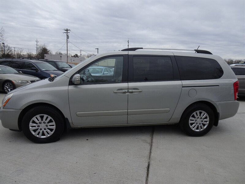 2014 Kia Sedona LX 3.5L V6 FWD - Photo 4 - Cincinnati, OH 45255