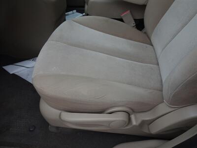 2014 Kia Sedona LX 3.5L V6 FWD - Photo 24 - Cincinnati, OH 45255