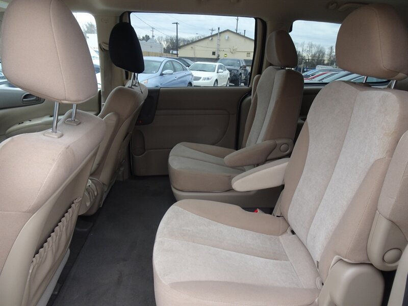 2014 Kia Sedona LX 3.5L V6 FWD - Photo 11 - Cincinnati, OH 45255