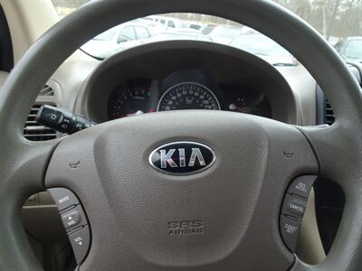 2014 Kia Sedona LX 3.5L V6 FWD - Photo 19 - Cincinnati, OH 45255
