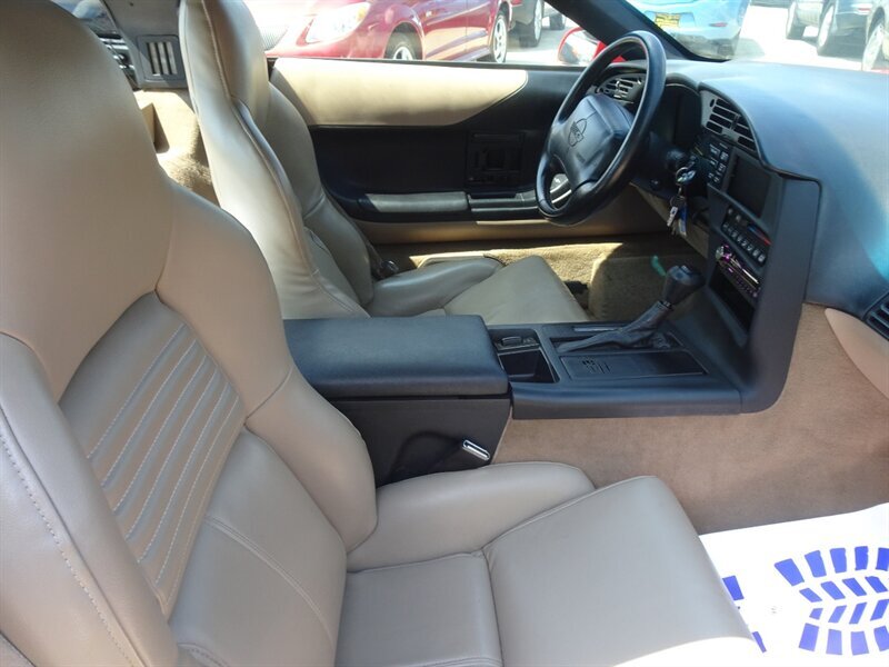1994 Chevrolet Corvette - Photo 10 - Cincinnati, OH 45255