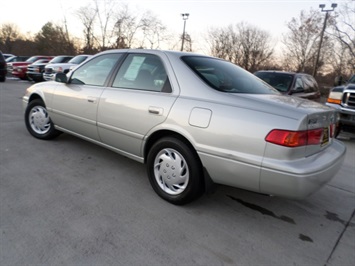 2001 Toyota Camry LE   - Photo 12 - Cincinnati, OH 45255