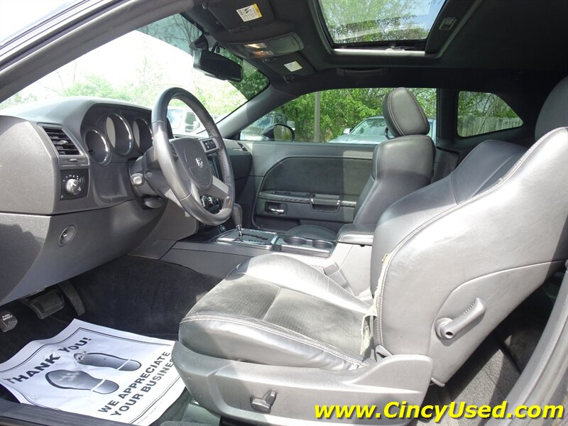 2009 Dodge Challenger SRT8 - Photo 11 - Cincinnati, OH 45255