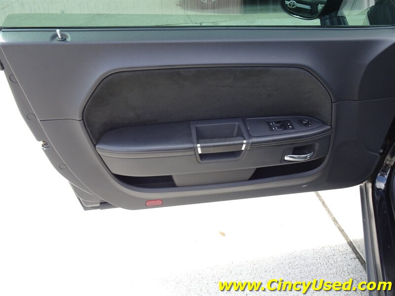 2009 Dodge Challenger SRT8 - Photo 25 - Cincinnati, OH 45255