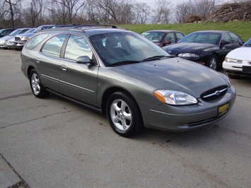 2001 Ford Taurus SE   - Photo 1 - Cincinnati, OH 45255