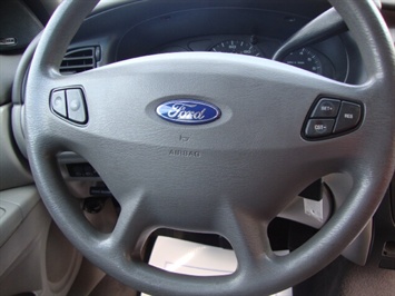 2001 Ford Taurus SE   - Photo 16 - Cincinnati, OH 45255