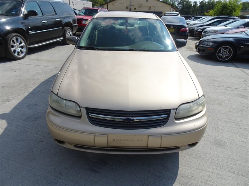 2005 Chevrolet Malibu Classic   - Photo 2 - Cincinnati, OH 45255