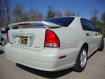 2002 Mitsubishi Diamante VR-X   - Photo 13 - Cincinnati, OH 45255