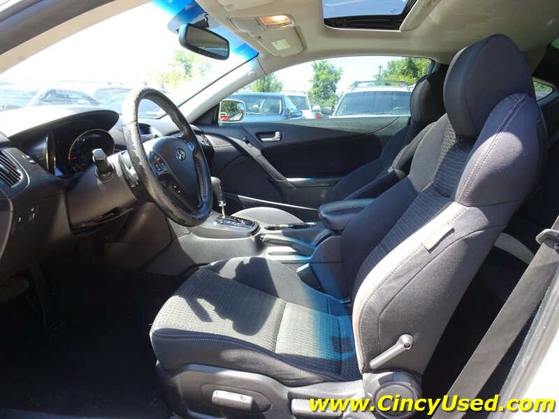 2011 Hyundai Genesis 2.0T Premium - Photo 11 - Cincinnati, OH 45255