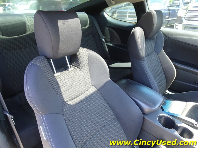 2011 Hyundai Genesis 2.0T Premium - Photo 16 - Cincinnati, OH 45255