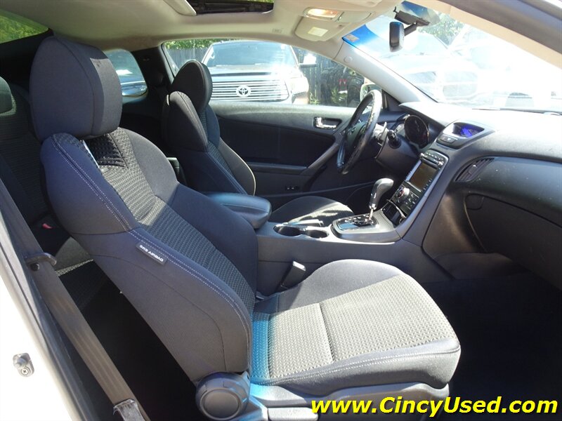 2011 Hyundai Genesis 2.0T Premium - Photo 15 - Cincinnati, OH 45255