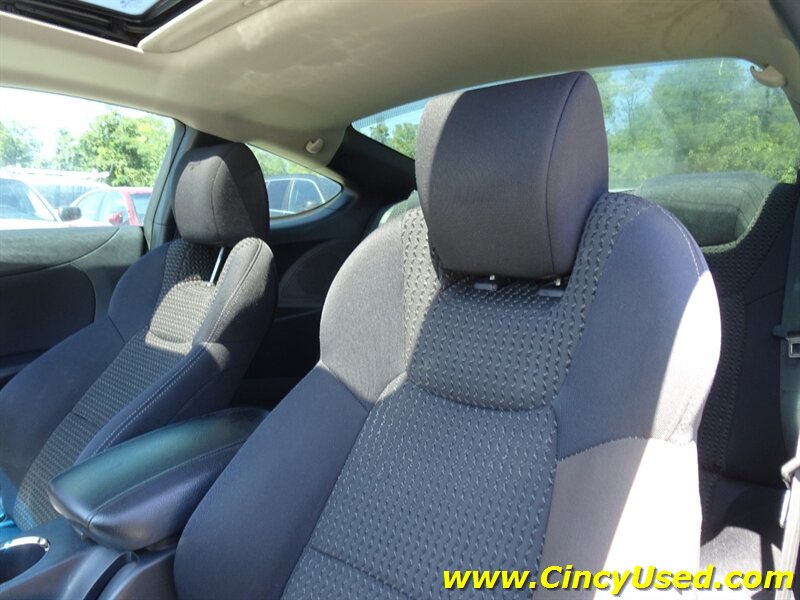 2011 Hyundai Genesis 2.0T Premium - Photo 12 - Cincinnati, OH 45255