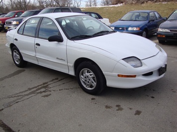 1999 Pontiac Sunfire SE   - Photo 1 - Cincinnati, OH 45255