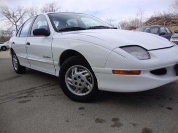 1999 Pontiac Sunfire SE   - Photo 11 - Cincinnati, OH 45255